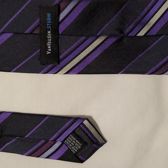 Men's Van Heusen purple with black and silver pattern tie - Picture 4 of 5